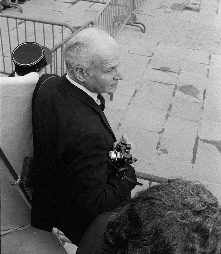 Au-delà de l’instant décisif : 5 leçons d’Henri Cartier-Bresson sur le regard, le temps et la patience